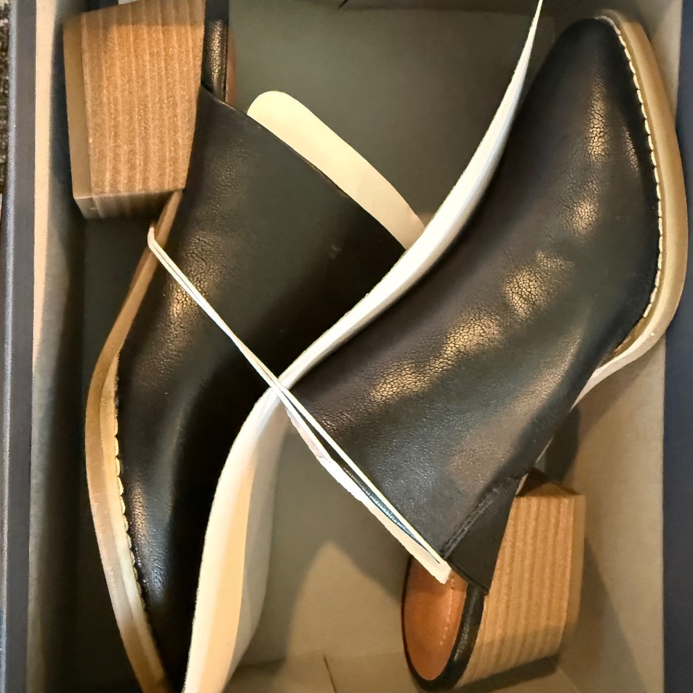 Universal Thread Black Mules (NWT) - Picture 2 of 5